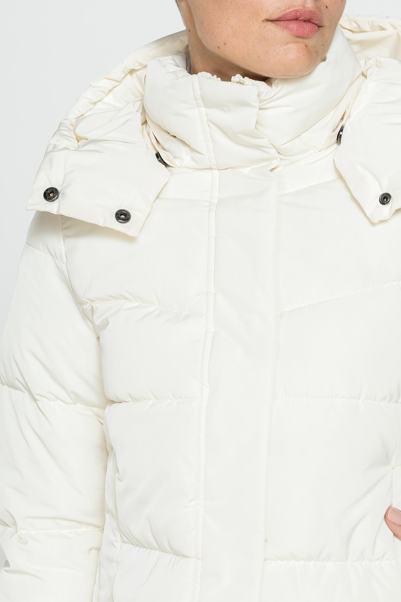 giubbino corto con cappuccio in tessuto opaco