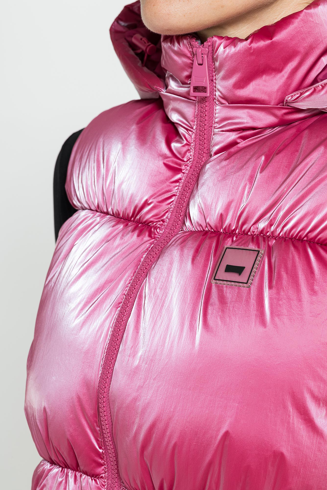 giubbino smanicato comfort fit in tessuto satinato