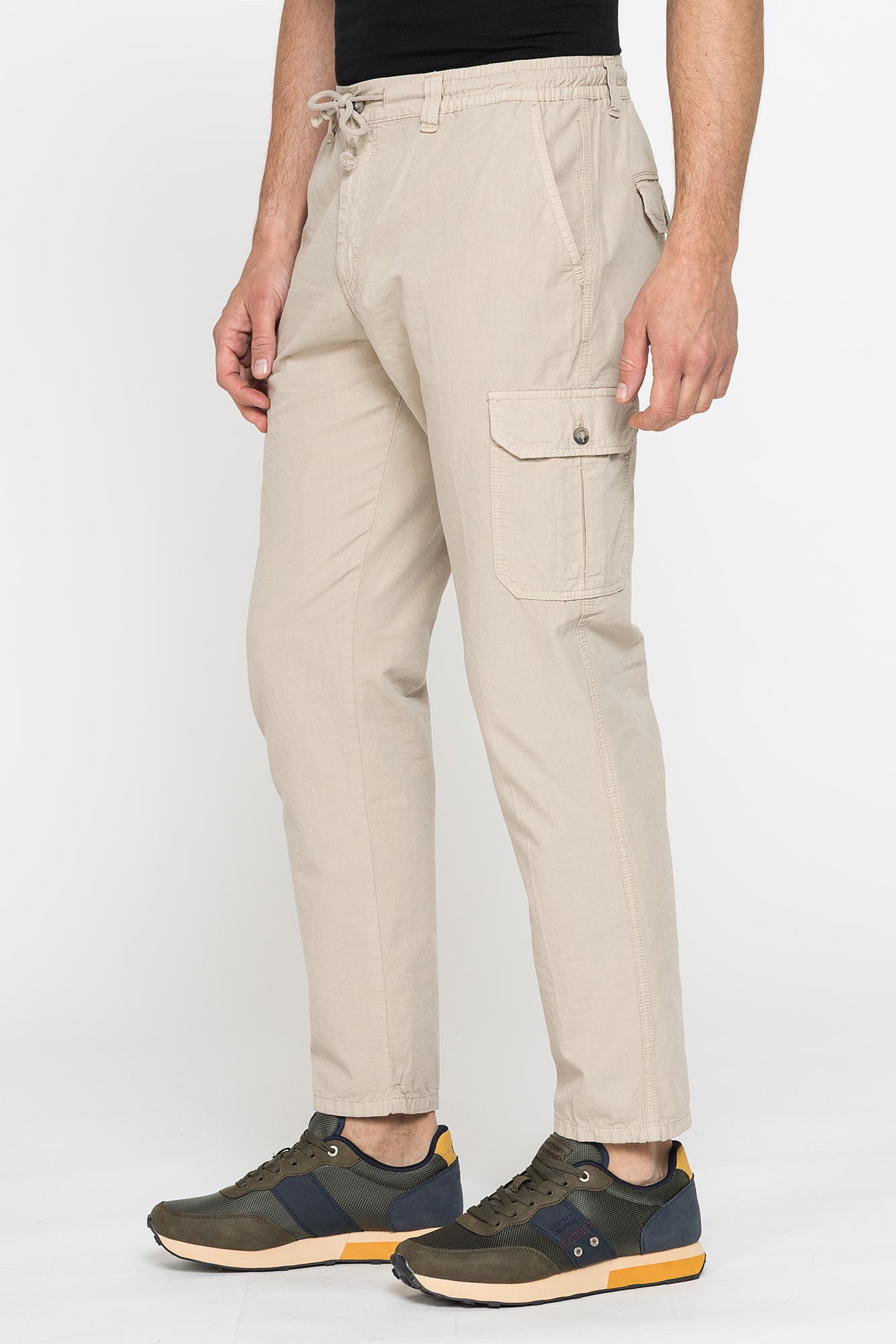 pantaloni chino con coulisse e tasconi laterali pantaloni chino con coulisse e tasconi laterali