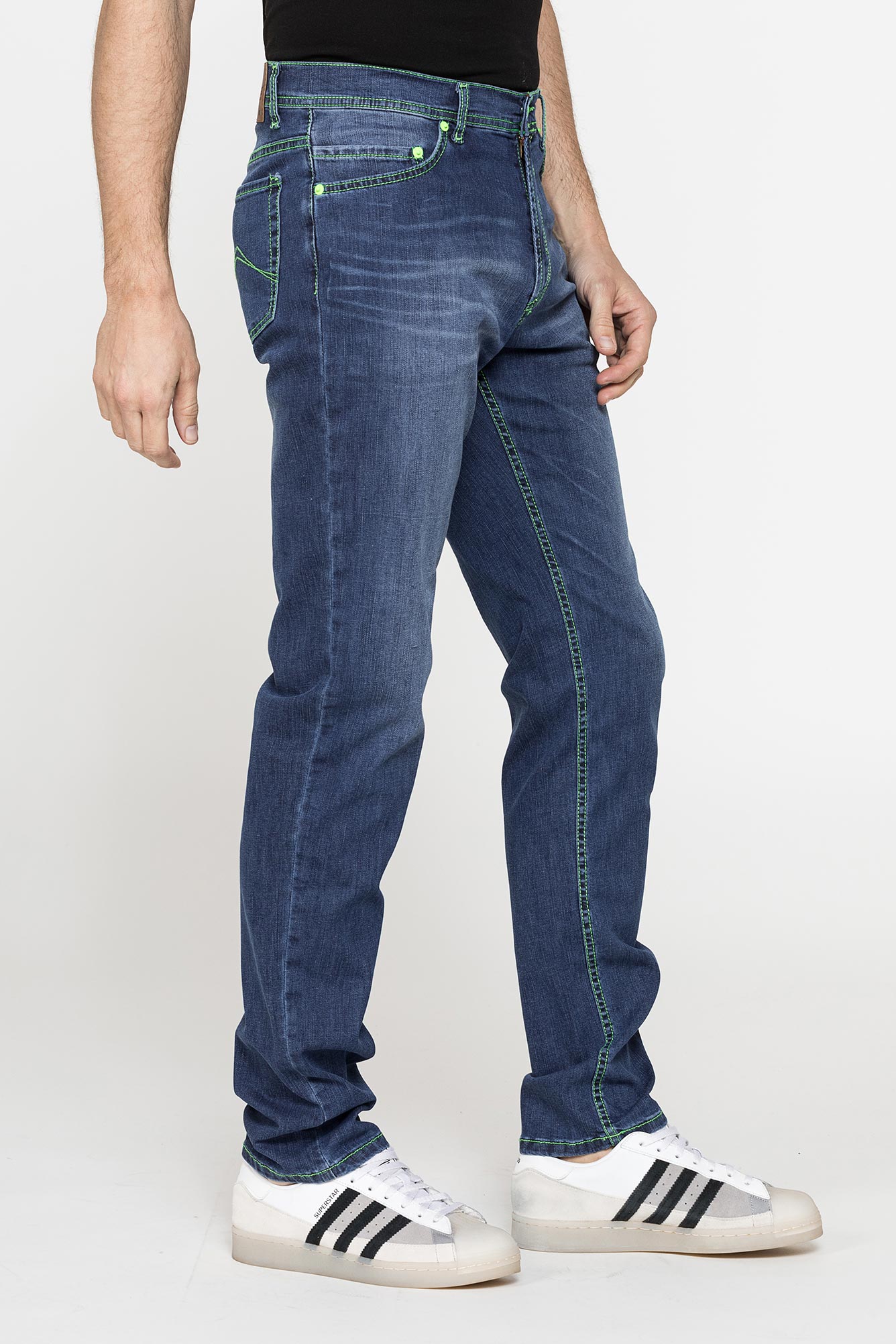 jeans uomo mod. 700 regular fit con dettagli a contrasto jeans uomo mod. 700 regular fit con dettagli a contrasto