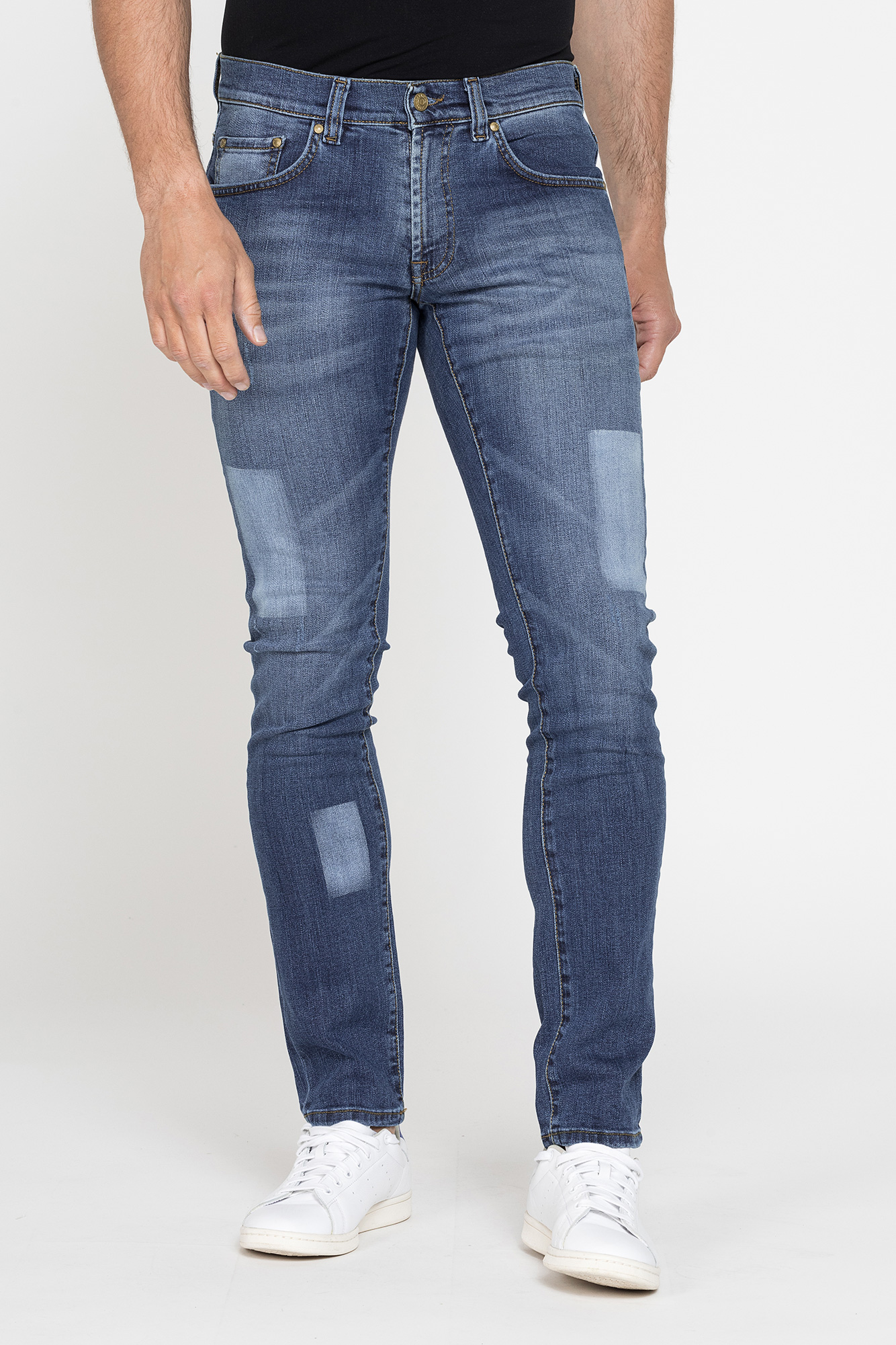 717a0970x745 1.jpg 717a0970x745 1.jpg