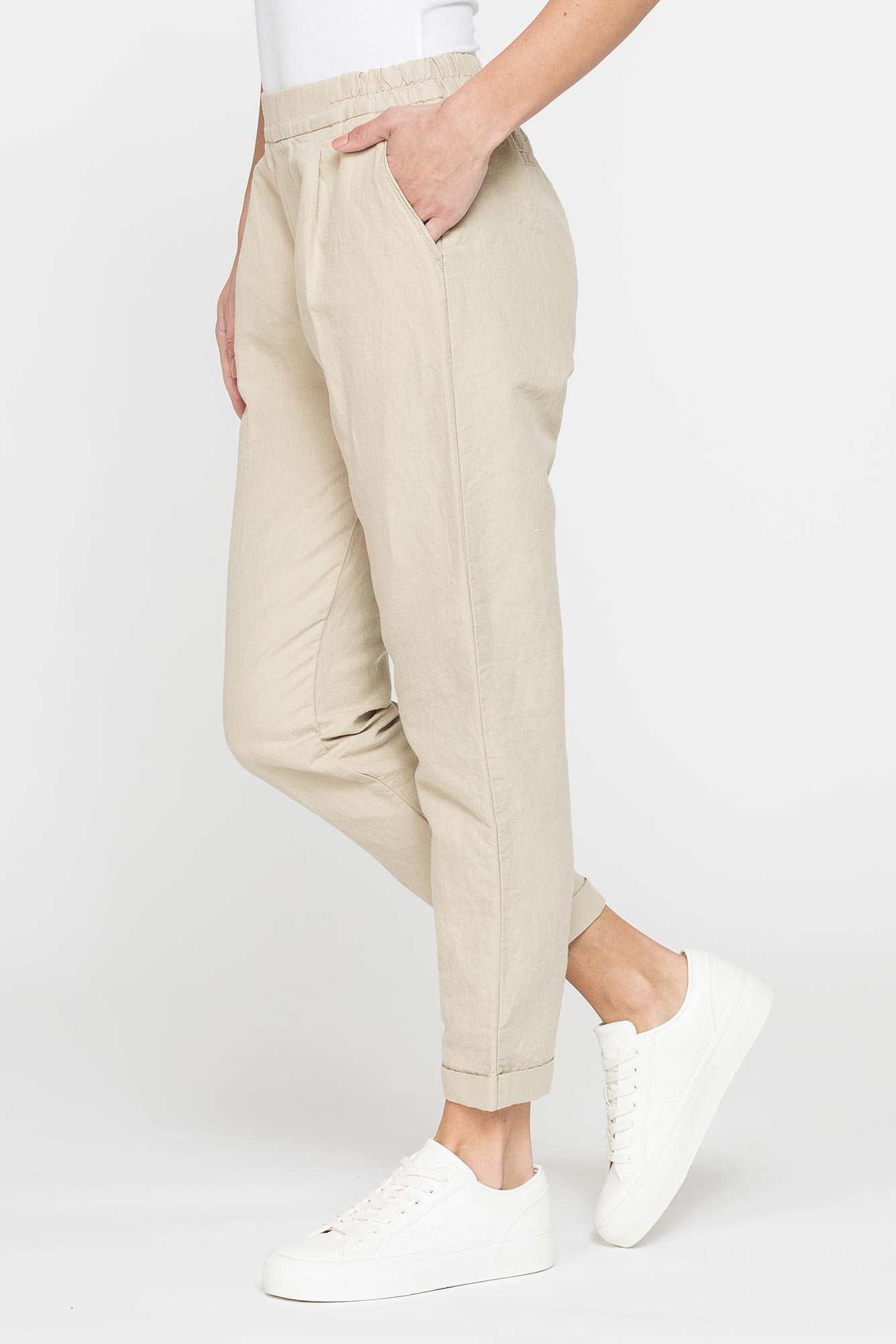 pantalone cropped in misto lino comfort fit. pantalone cropped in misto lino comfort fit.