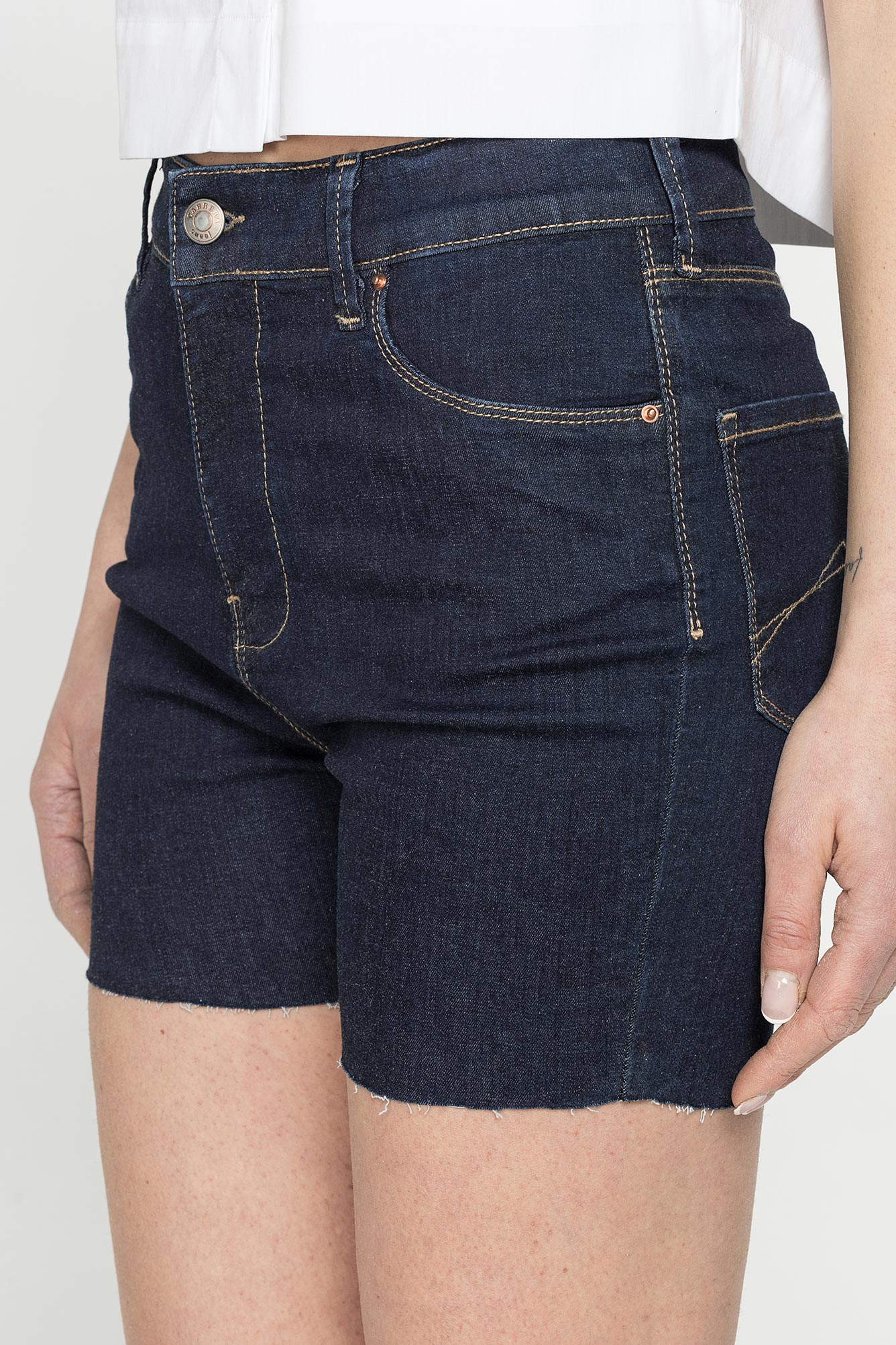 shorts aderenti a vita alta