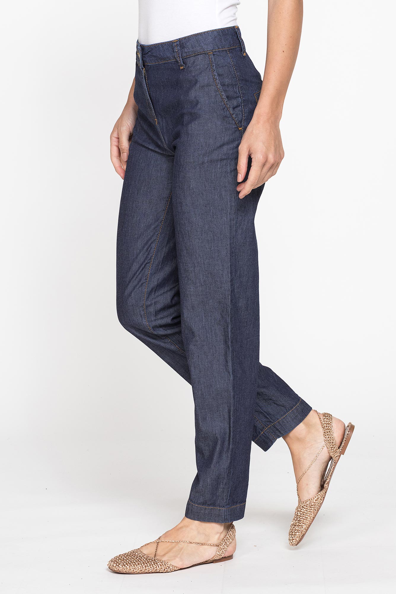 pantalone chinos in denim leggero 6,3 oz. regular fit pantalone chinos in denim leggero 6,3 oz. regular fit